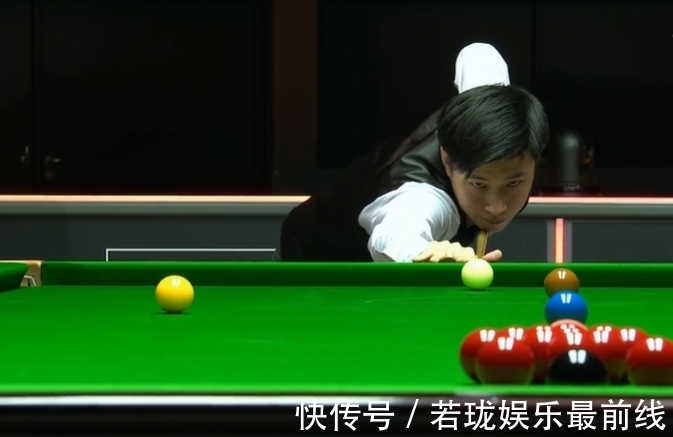 中超又一名场面！罗森文带牌入场，马宁铁面无私，遭解说员调侃.